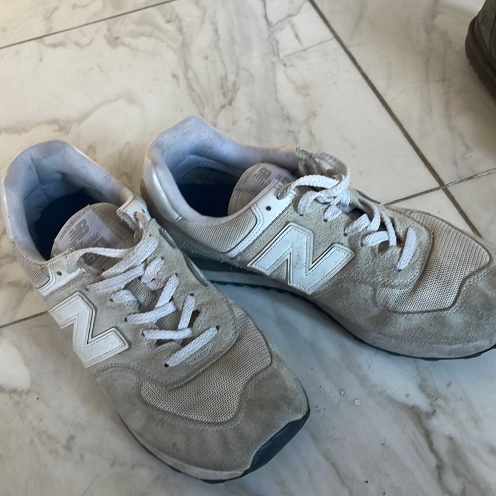 Men’s new balance sneakers